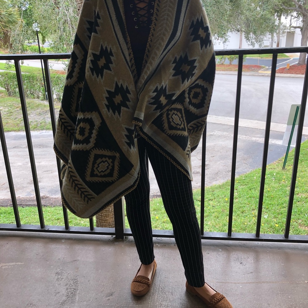 Women’s poncho Knitted warm/cozy one size poncho - Picture 1 of 5